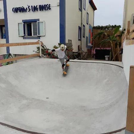 Captain's Log House Vandrerhjem Baleal