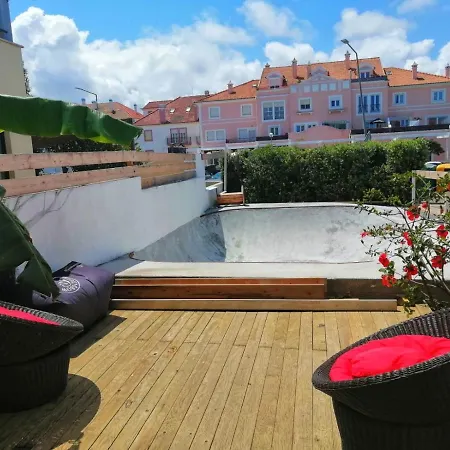 بيت شباب Captain's Log House *