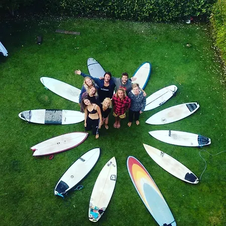 بيت شباب Captain's Log House *