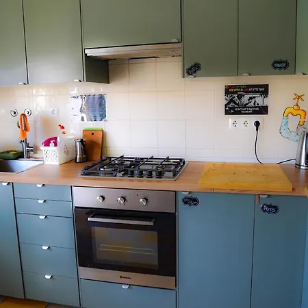 بيت شباب Captain's Log House *