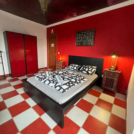 بيت شباب Captain's Log House *