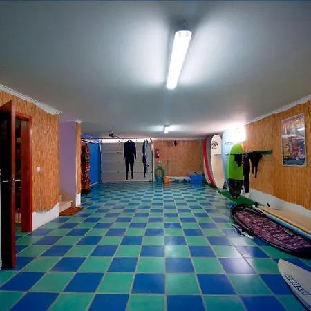 بيت شباب Captain's Log House باليال