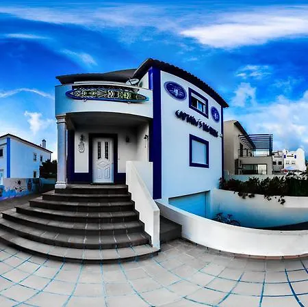 بيت شباب Captain's Log House *