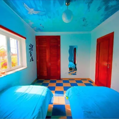 بيت شباب Captain's Log House *