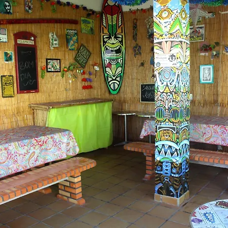 بيت شباب Captain's Log House