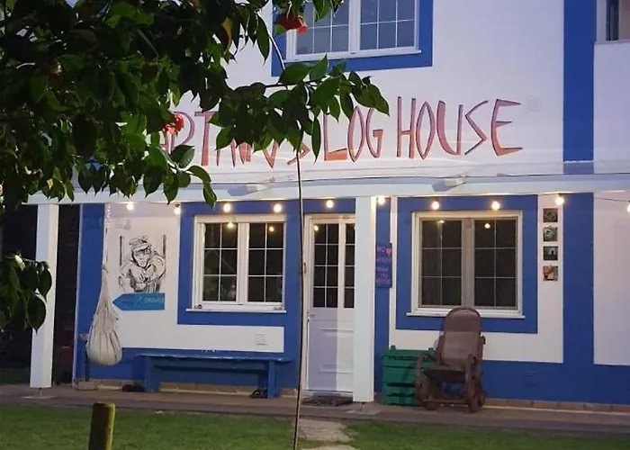 Captain's Log House אכסניה